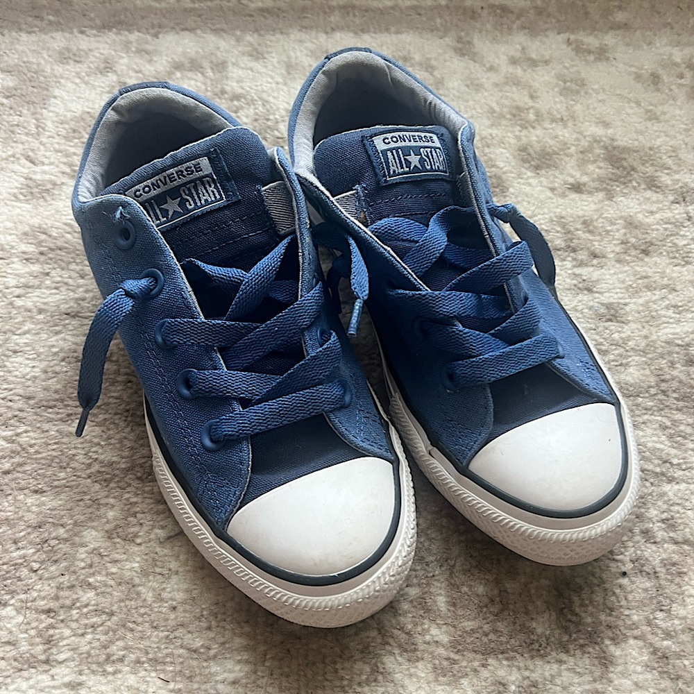 Boys low top converse sneakers- size 3 boys